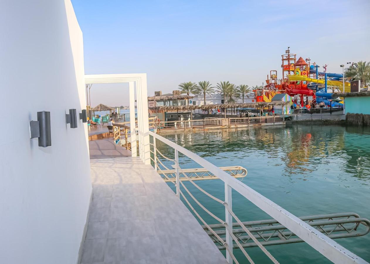Lagoona Beach Luxury Resort And Spa Manama Exterior foto View of the water park