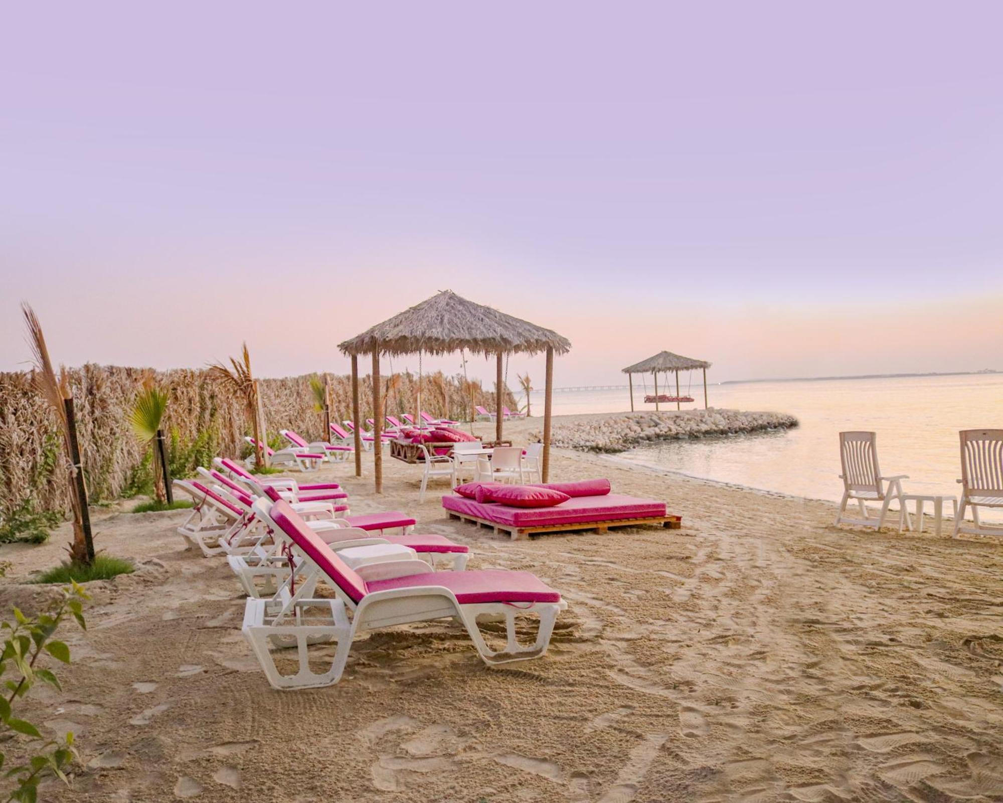 Lagoona Beach Luxury Resort And Spa Manama Exterior foto Beach at the resort