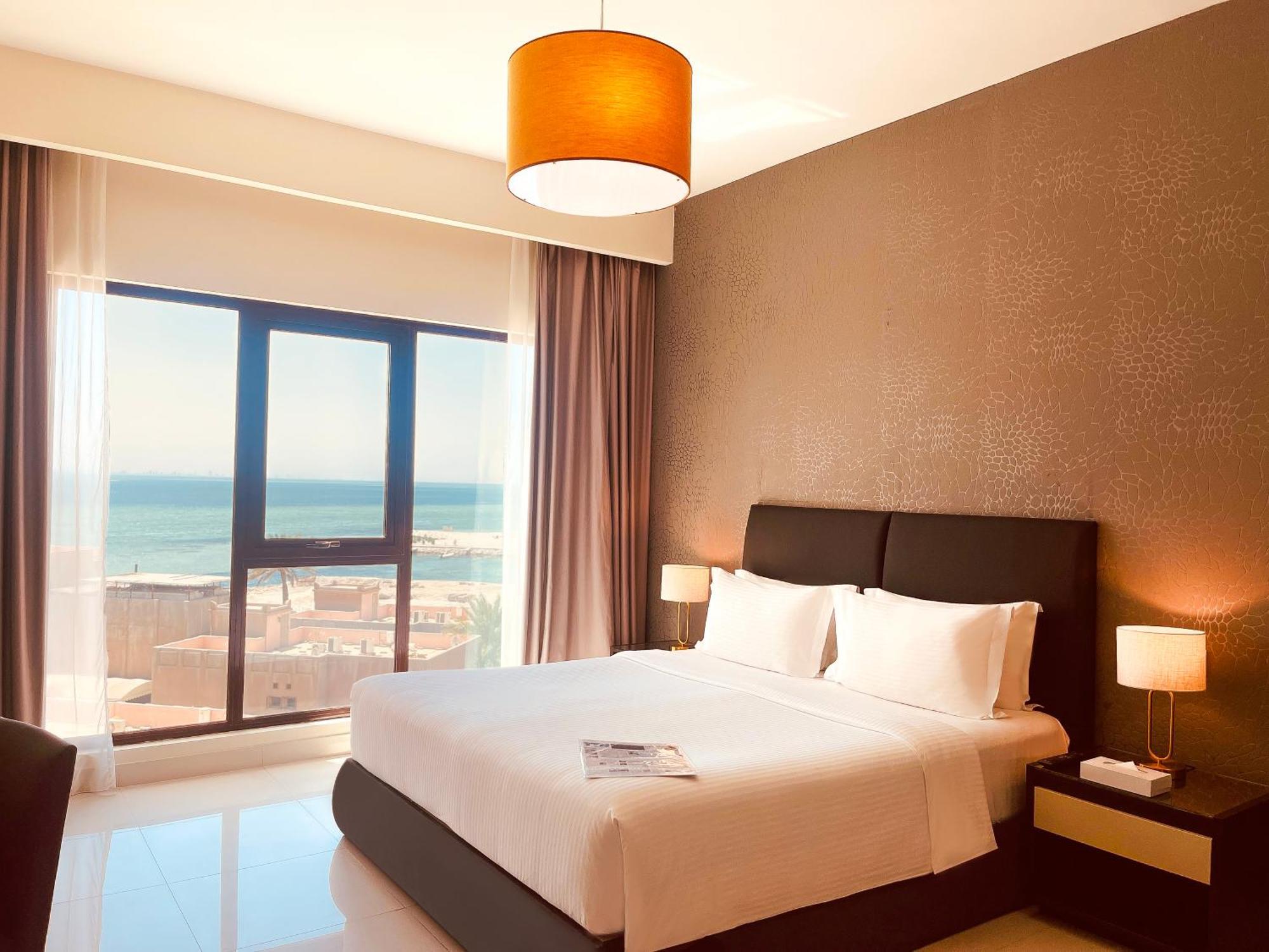 Lagoona Beach Luxury Resort And Spa Manama Exterior foto A bedroom at the hotel