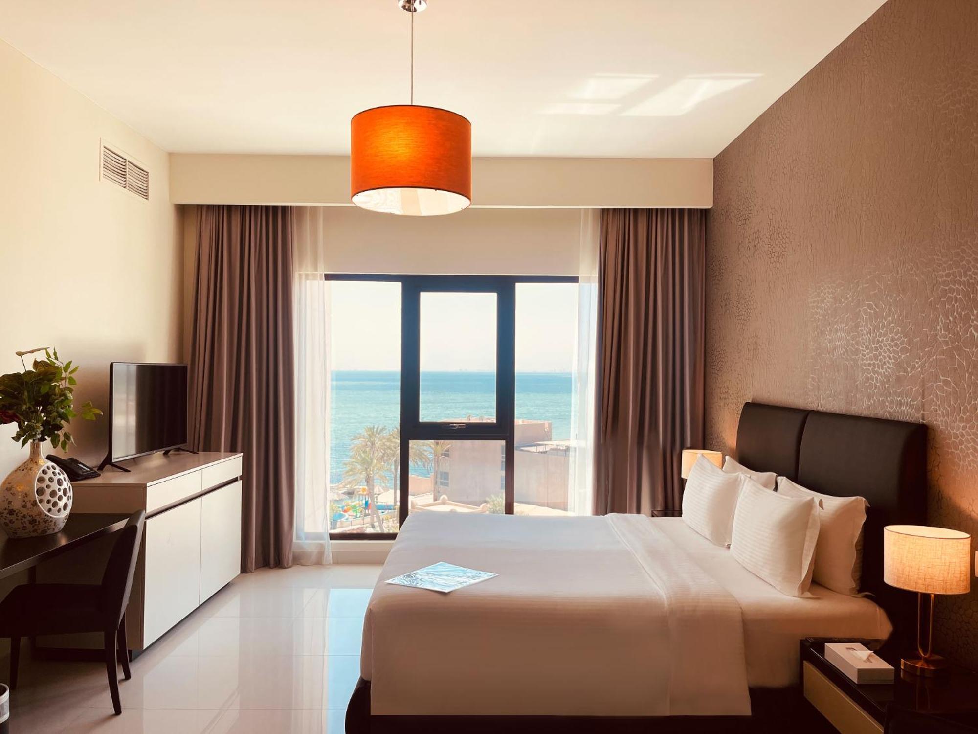Lagoona Beach Luxury Resort And Spa Manama Exterior foto A bedroom at the hotel